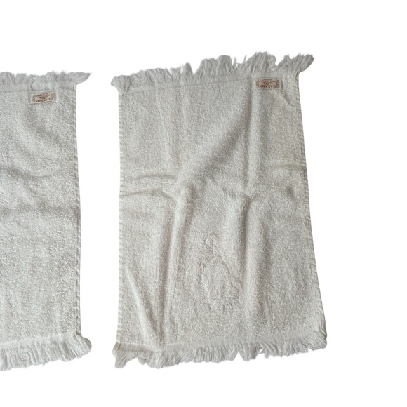 HOLIDAY EMBROIDERED TOWEL SET SANTA & REINDEER CHRISTMAS DECOR FOUR TOWEL BUNDLE - Picture 5 of 14